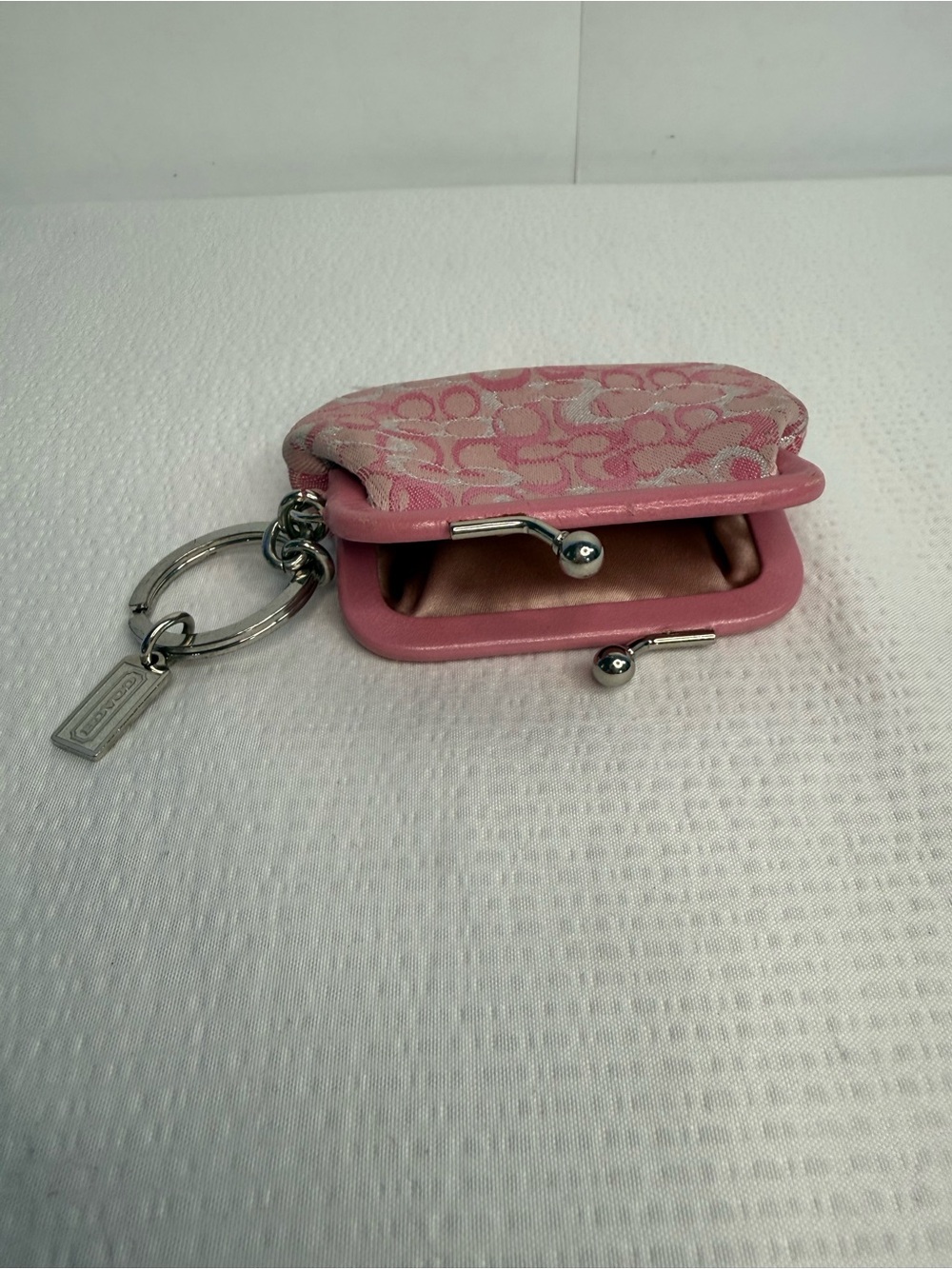 Coach Vintage Optic Pink Signature Kiss-Lock Coin Purse with Key Ring - Picture 5 of 10